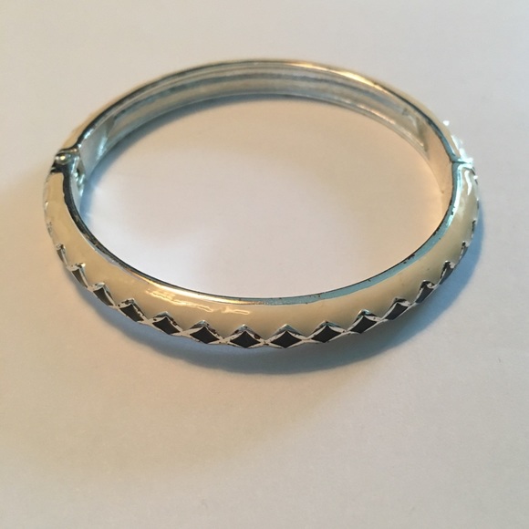 Checkered Bangle - Picture 3 of 3